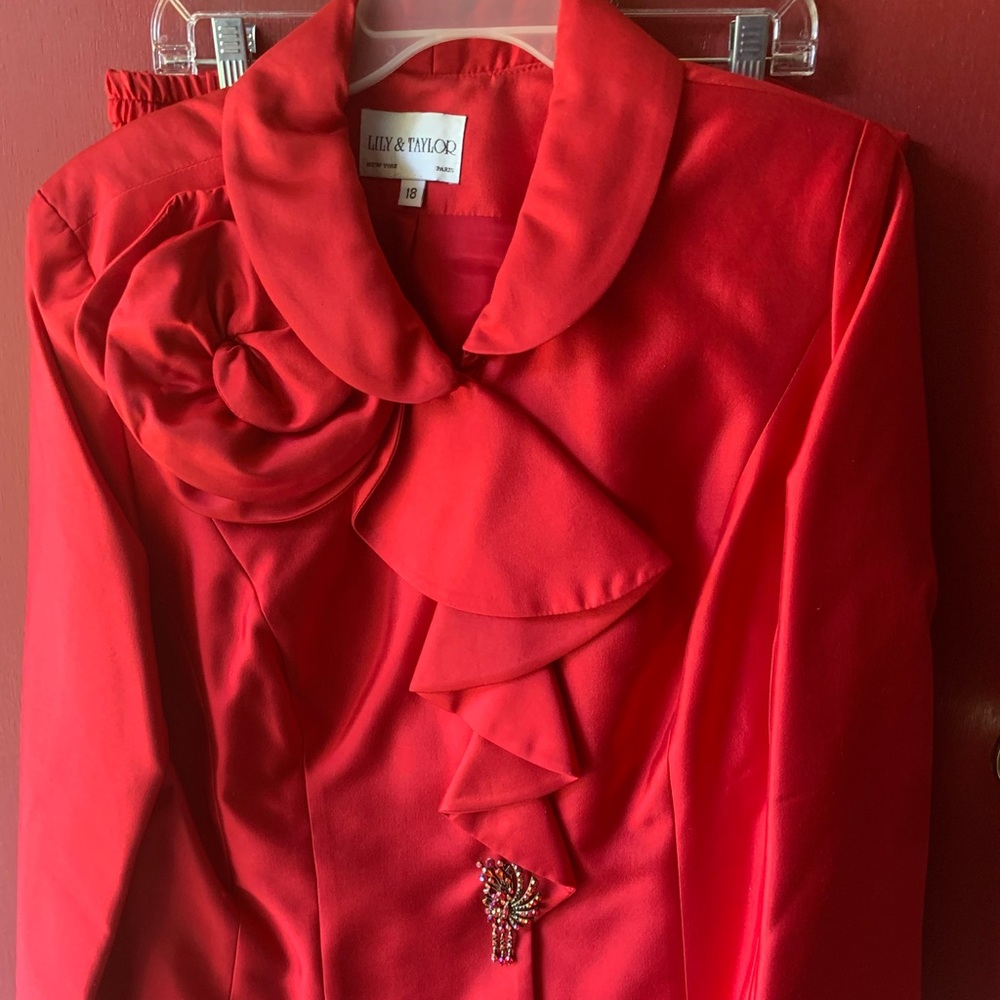Beautiful deep red ladies suit size 18 lily & Taylor